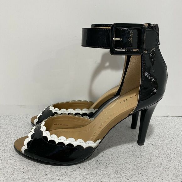 Retro Tahari High Heel Sandals Black & White Ankle Strap Open Toe Stiletto 7M - Picture 2 of 9